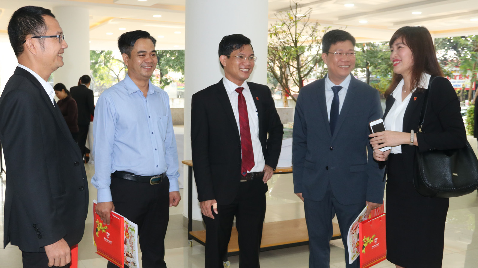 Xây dựng môi trường đại học dân chủ