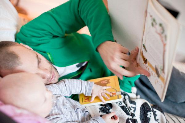 Đọc sách bản in – cách gắn bó tình cảm gia đình tốt nhất bất chấp thời gian