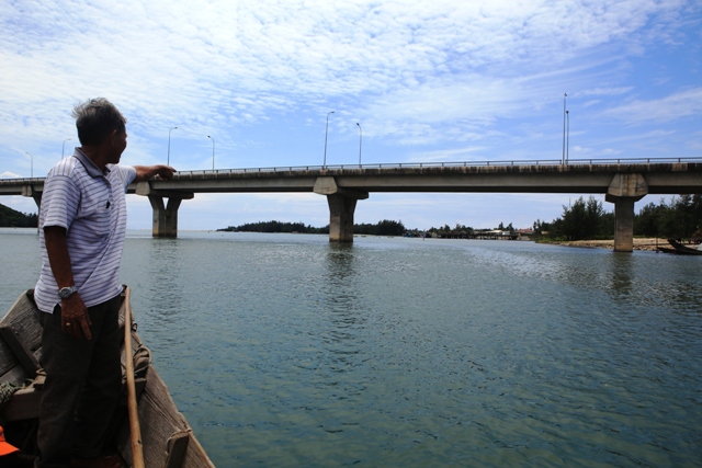 Lắp đặt báo hiệu đường thủy trên nhiều con sông