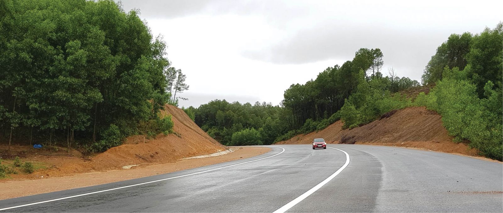 Cắm mốc giải phóng mặt bằng đường cao tốc Cam Lộ - La Sơn