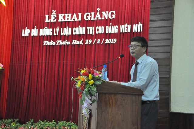 Khai giảng lớp bồi dưỡng lý luận chính trị cho gần 200 đảng viên mới