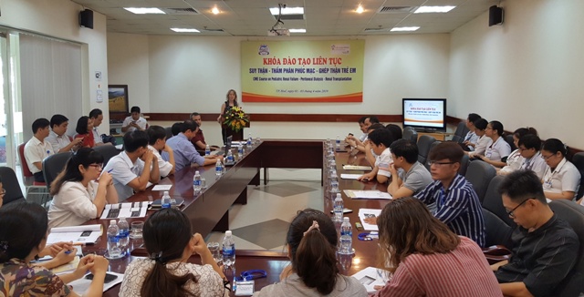 Bệnh viện Trung ương Huế mở khóa đào tạo về thận nhi