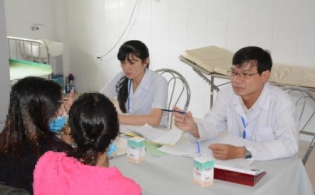 Người nhiễm HIV chính thức nhận thuốc ARV từ nguồn bảo hiểm y tế