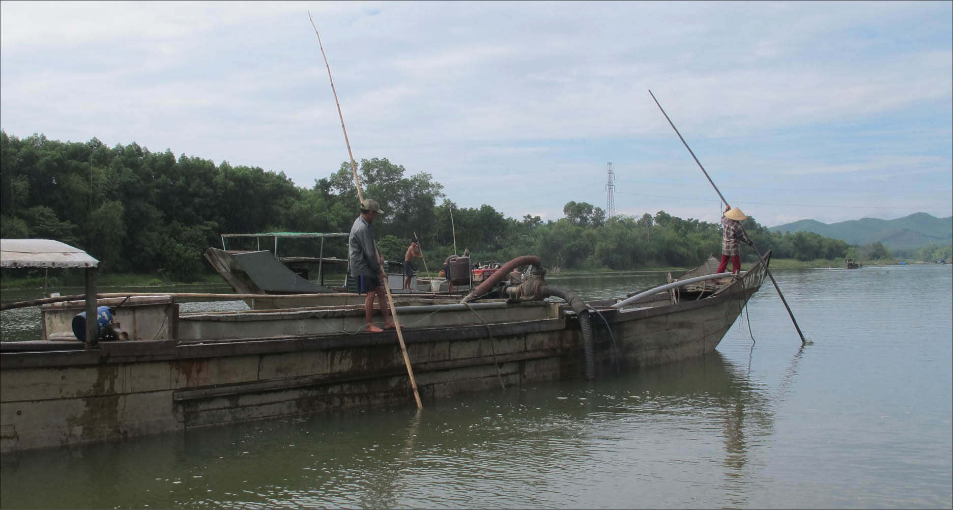 Giảm áp lực cát sỏi lòng sông bằng vật liệu thay thế