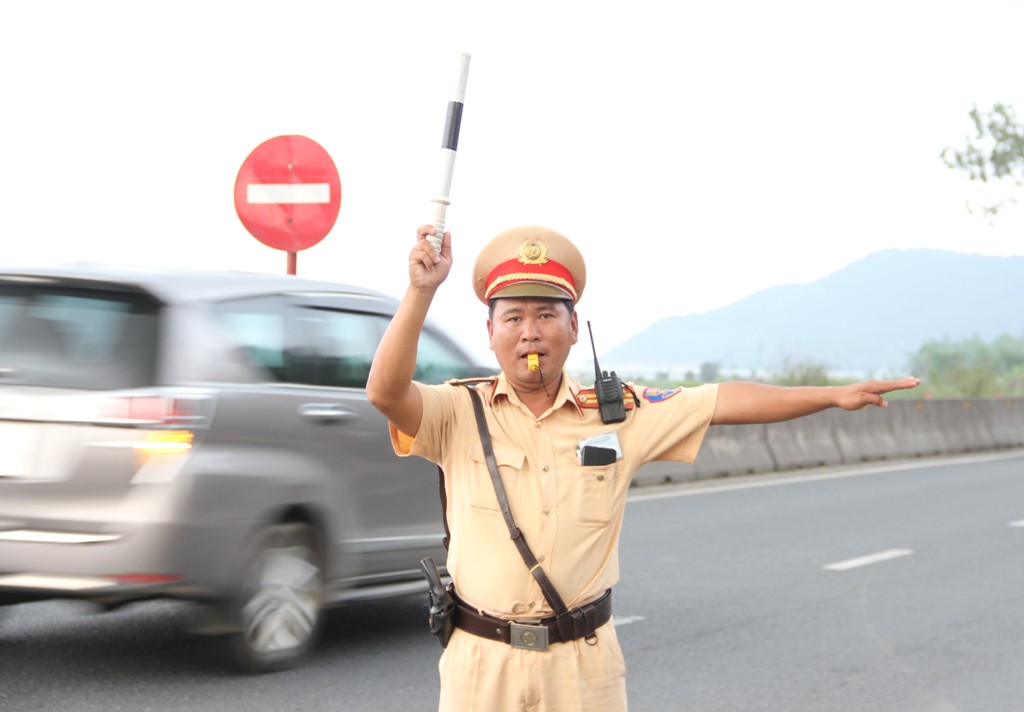 Tỏa sáng hình ảnh đẹp người cảnh sát giao thông
