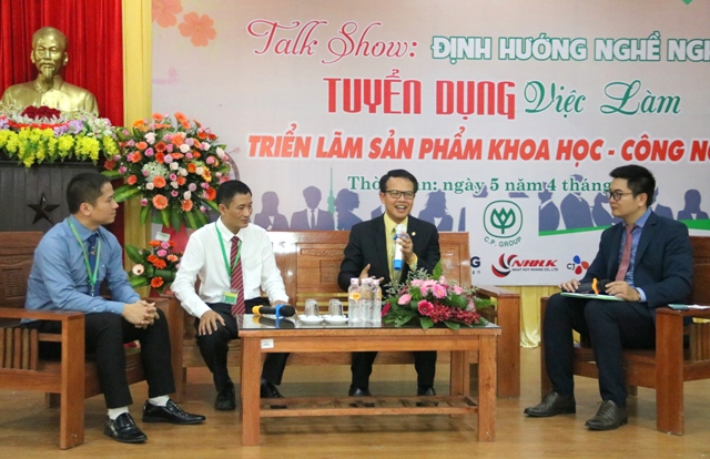 Triển lãm sản phẩm khoa học - công nghệ  định hướng nghề nghiệp cho sinh viên