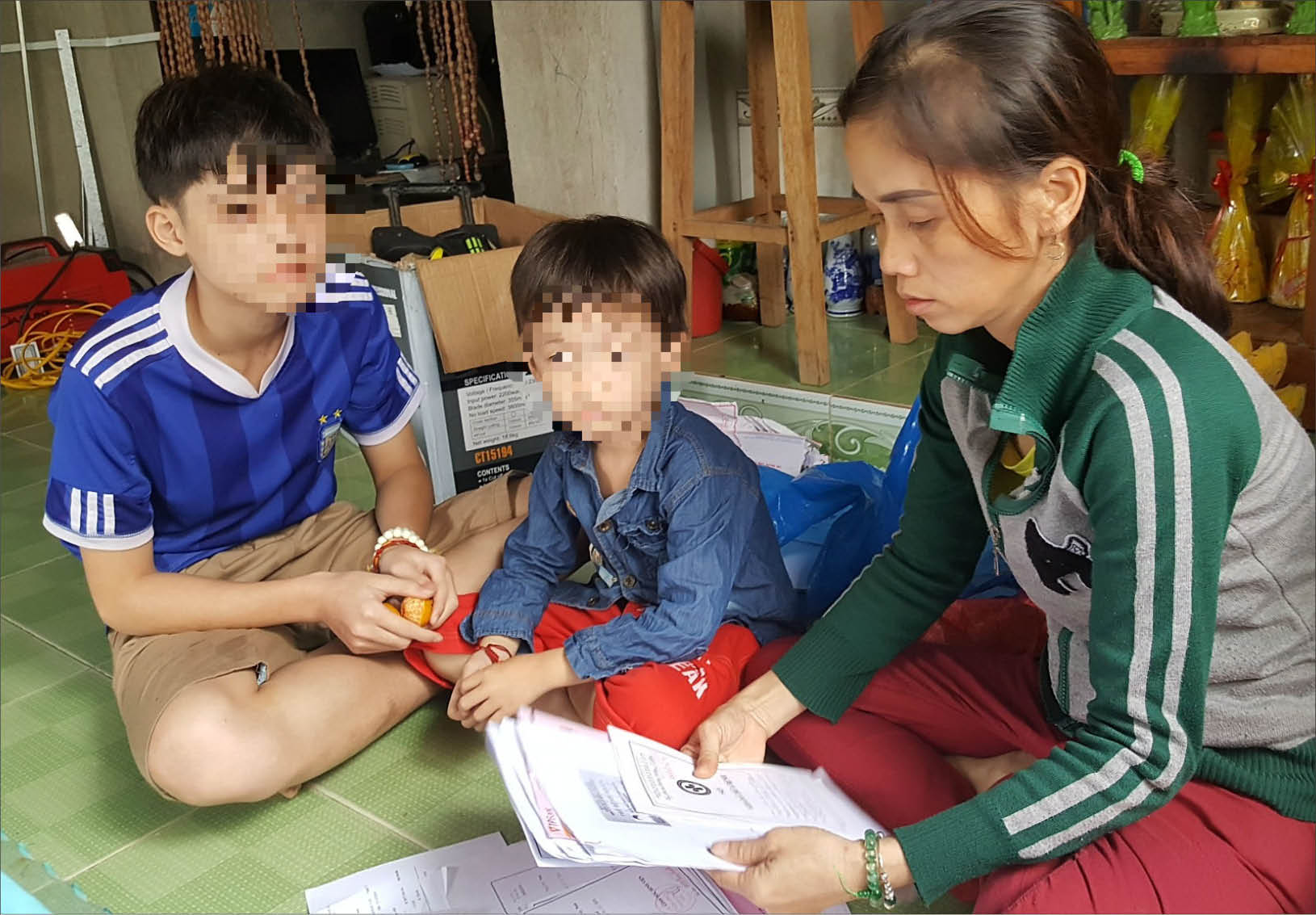 Khánh kiệt gia đình có 3 người con mắc bệnh máu không đông