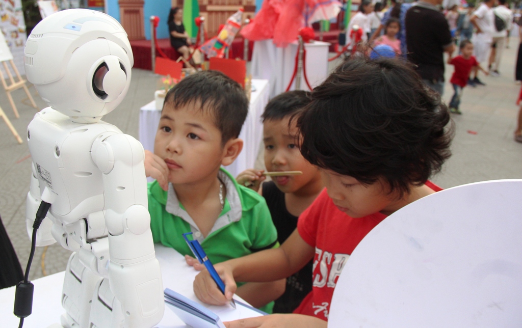 Hàng ngàn người tham gia ngày hội “Anh Quốc giữa lòng Cố đô”
