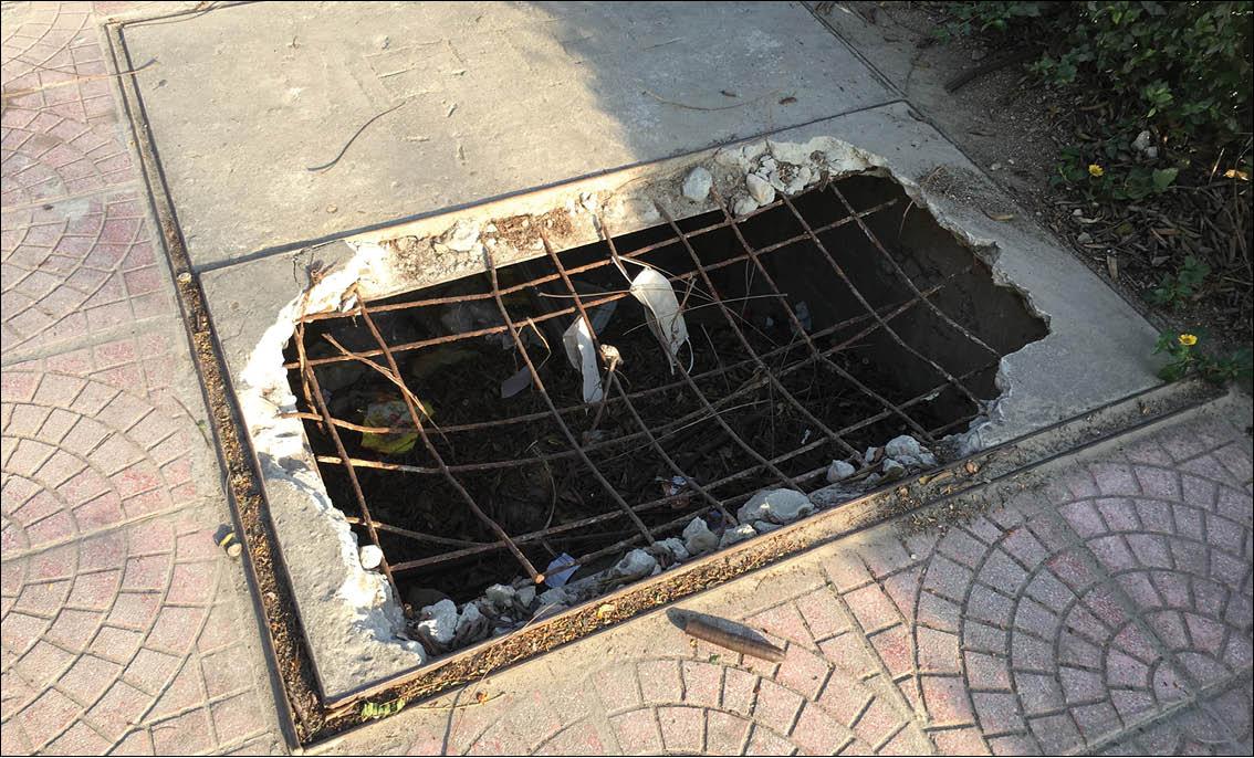 Chiếc hố của ai