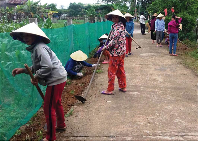 Phụ nữ Phong Xuân với “Tuyến đường hoa”