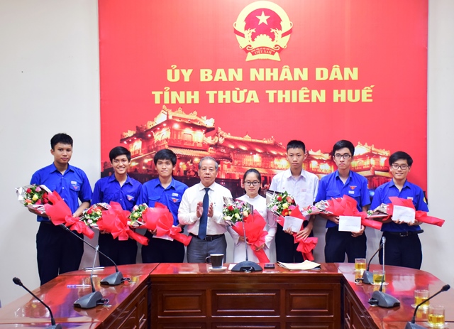 Tuyên dương học sinh tham gia Đội dự tuyển Olympic Quốc tế