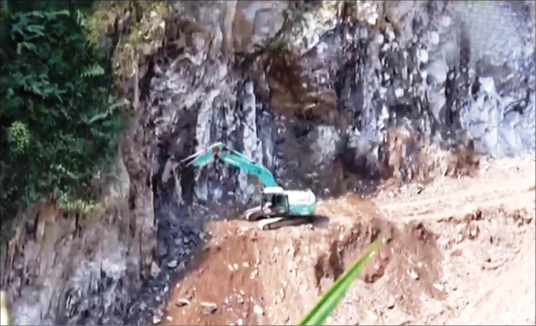 Nứt nhà dân do nổ mìn phục vụ thủy điện Thượng Nhật