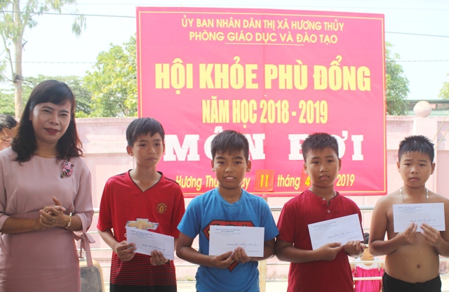 Hương Thủy Học sinh tranh tài trên “đường đua xanh”