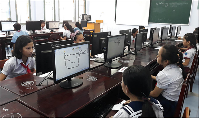 Máy vi tính trong trường học Thiếu và cũ