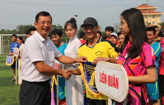 Khởi tranh giải bóng đá nam cán bộ, viên chức, lao động Đại học Huế