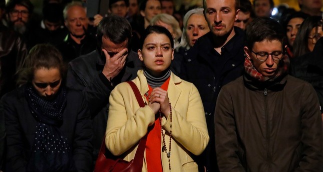 Vụ cháy Nhà thờ Đức Bà Paris Quốc tế bày tỏ nỗi buồn và sự đoàn kết