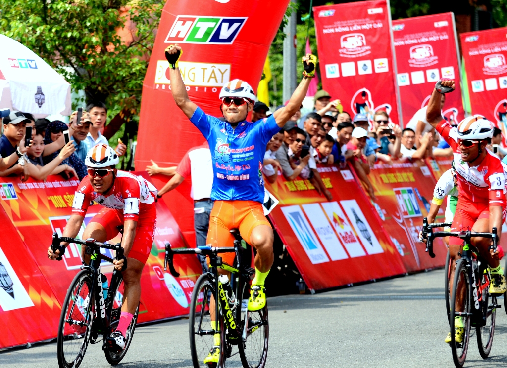 The fourth leg of the race Our country - one united strip 2019 Le Nguyet Minh had another victory on Hue land