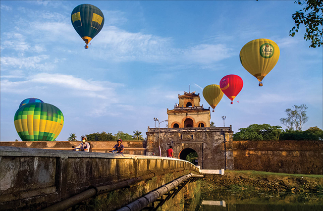 Get enchanted at the International Hot Air Balloon Festival