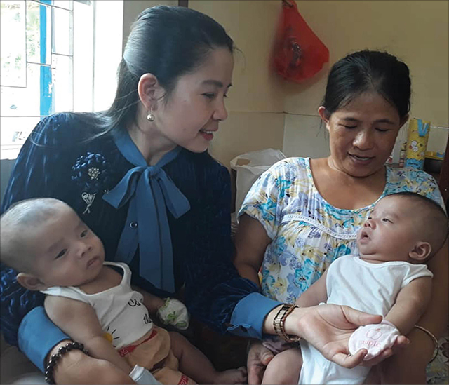 Trao yêu thương, nhận nụ cười