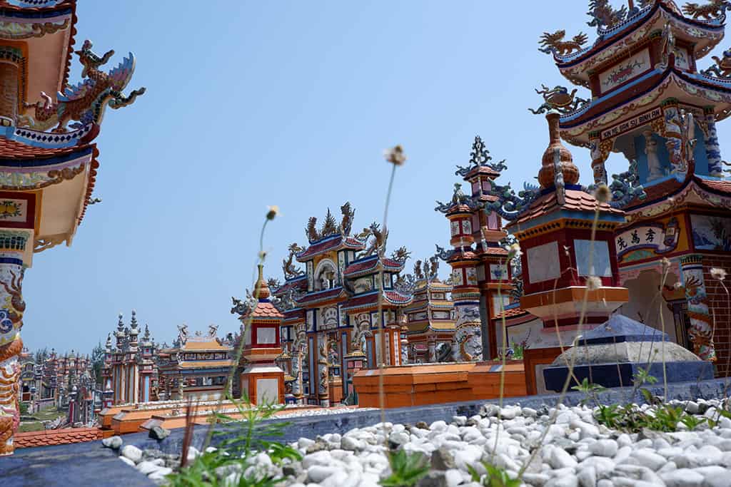 Mộ phần gia quyến, nỗi băn khoăn không nhỏ của các gia đình Huế