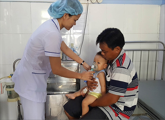 Nắng nóng, nguy cơ trẻ vào viện gia tăng