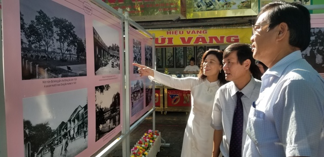 Trưng bày hình ảnh chợ Đông Ba xưa và nay