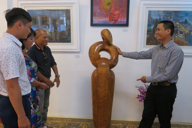 Khai mạc triển lãm “…Riêng ta bên đời” của Đỗ Văn Lân