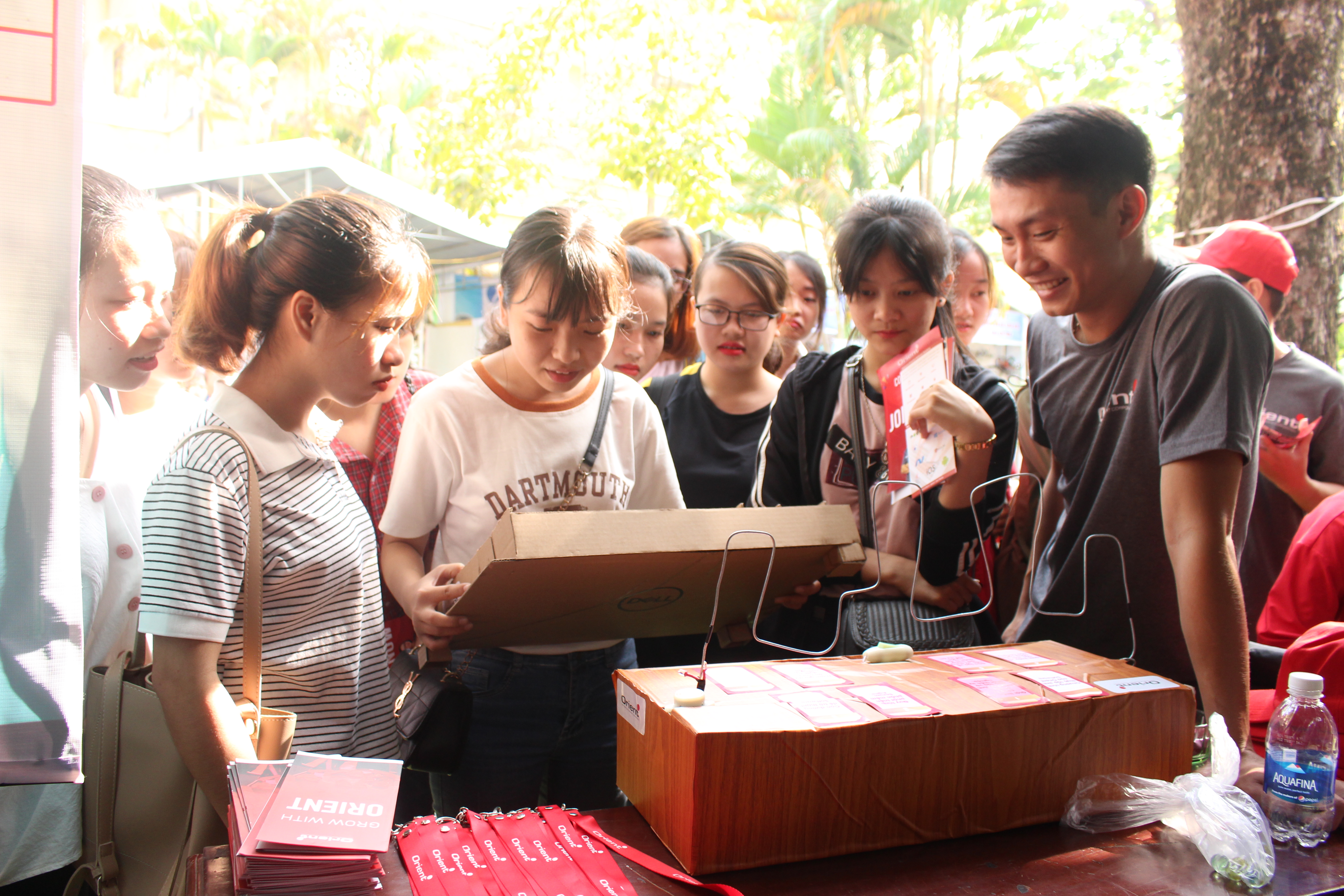 Gần 1 000 cơ hội việc làm cho sinh viên Trường đại học Khoa học trong ngày hội tuyển dụng