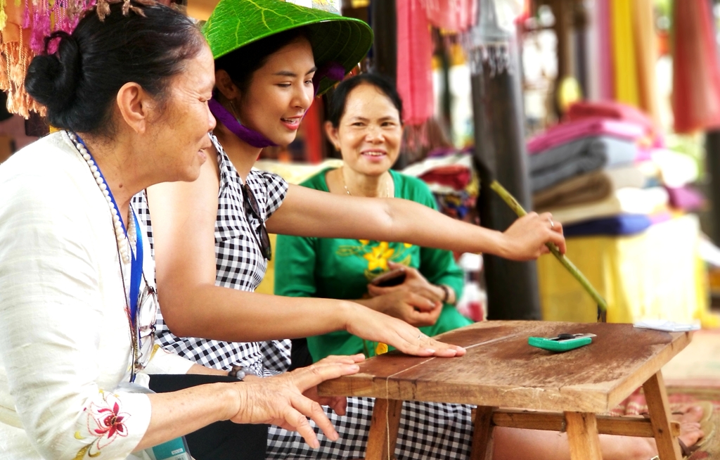 Muôn sắc thổ cẩm