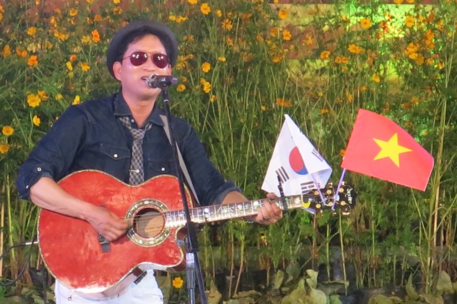 Sôi động chương trình nghệ thuật K-Pop