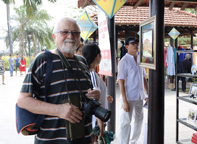 Sắc màu lễ hội cuốn hút du khách