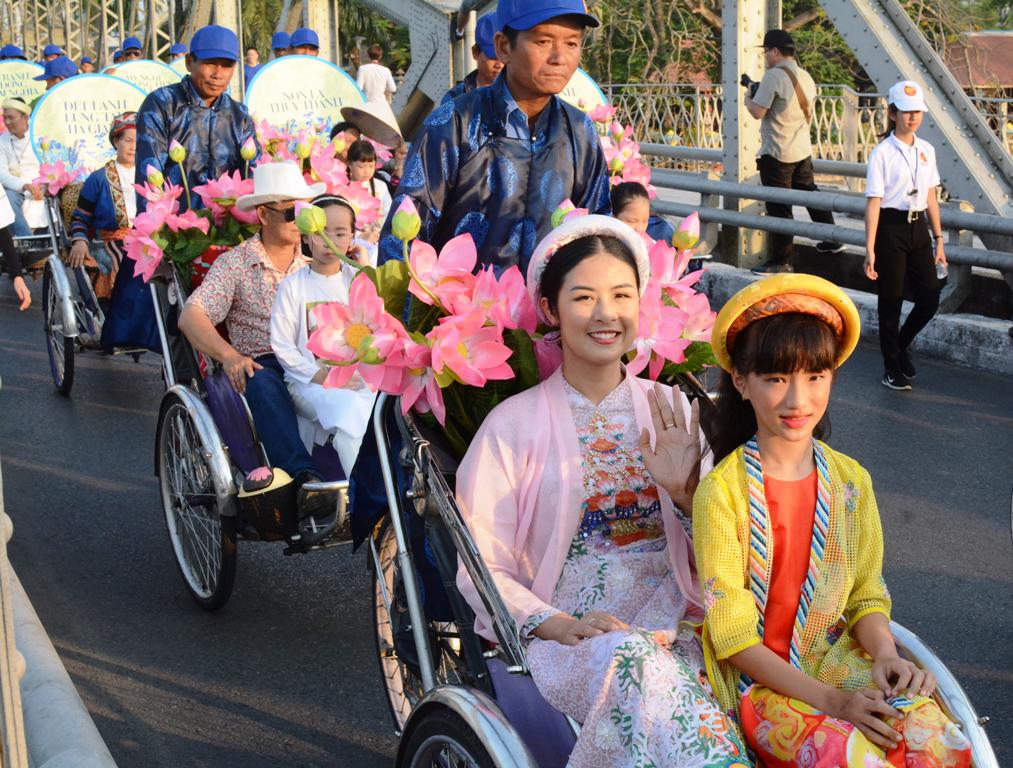 Hue City performs a rite to commemorate traditional craft predecessors