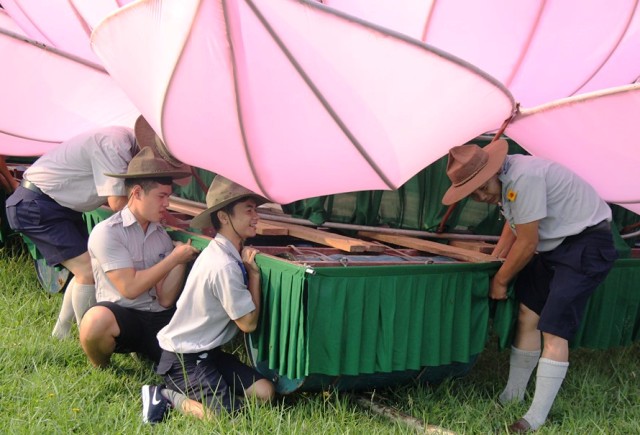 Hạ thủy hoa sen mừng Đại lễ Phật đản Phật lịch 2563