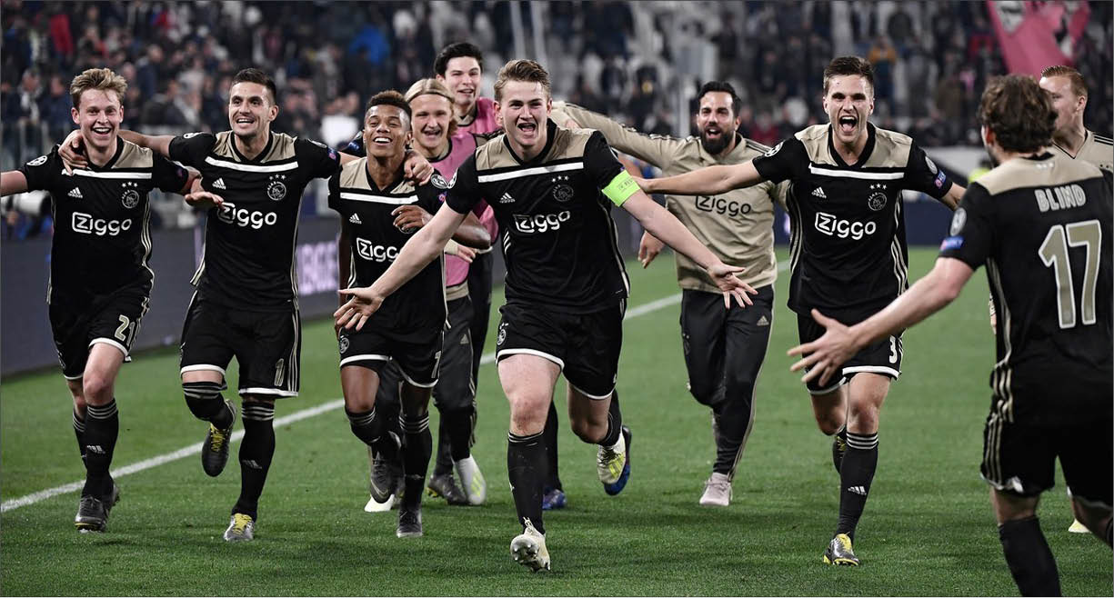 Làm bóng đá kiểu Ajax