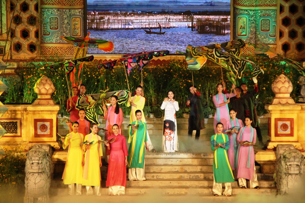 At the closing ceremony of the Traditional Craft Festival “Hue has had bustling and exciting days