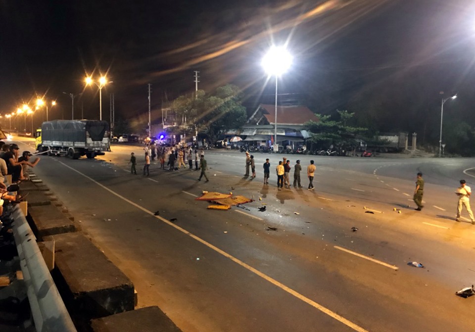 Va chạm xe tải, hai người tử vong tại chỗ