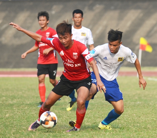 CLB bóng đá Huế dội mưa gôn vào lưới Long An