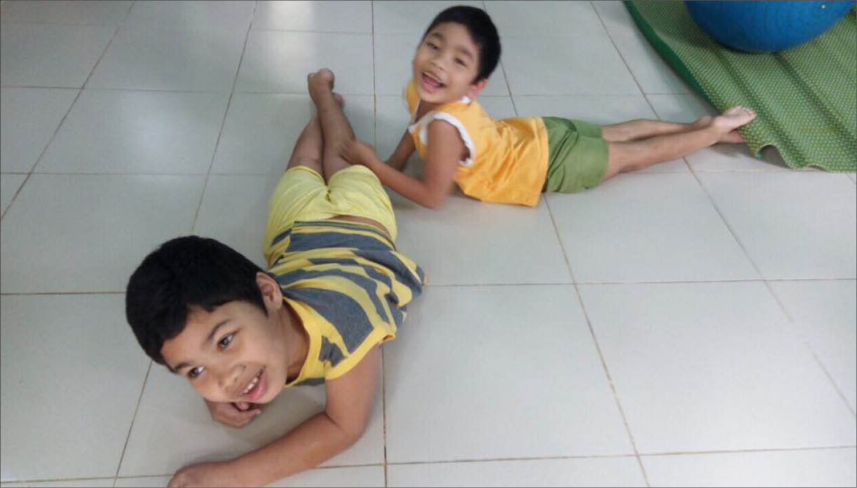 Ước mơ của vợ chồng người Cơ tu có 2 con tật nguyền