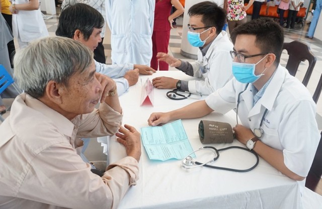 Khám tầm soát miễn phí 200 trường hợp bệnh hen và phổi tắc nghẽn mạn tính