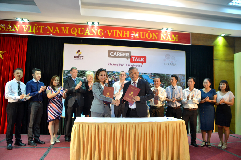 Cooperating with businesses in providing quality human resources