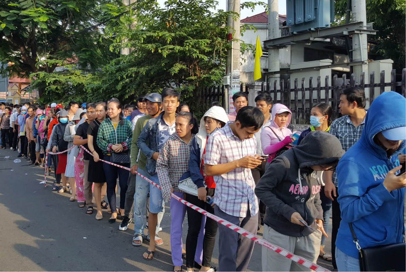 Quá tải đăng ký tiêm vắc xin dịch vụ cho con