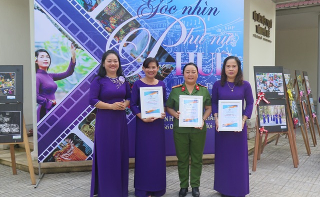 “Gia đình hạnh phúc” đạt giải Nhất cuộc thi ảnh “Góc nhìn phụ nữ Huế”
