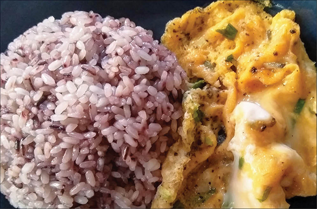 Xôi trứng nếp cẩm