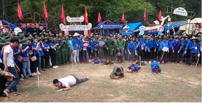 Tiến bước dưới cờ Đảng quang vinh