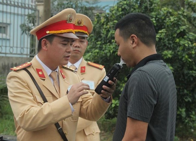 Khẩn trương thực hiện các biện pháp ngăn chặn TNGT do uống rượu, bia