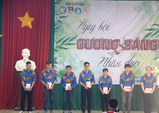 Vinh danh gương mặt xuất sắc trong phong trào hiến máu tình nguyện