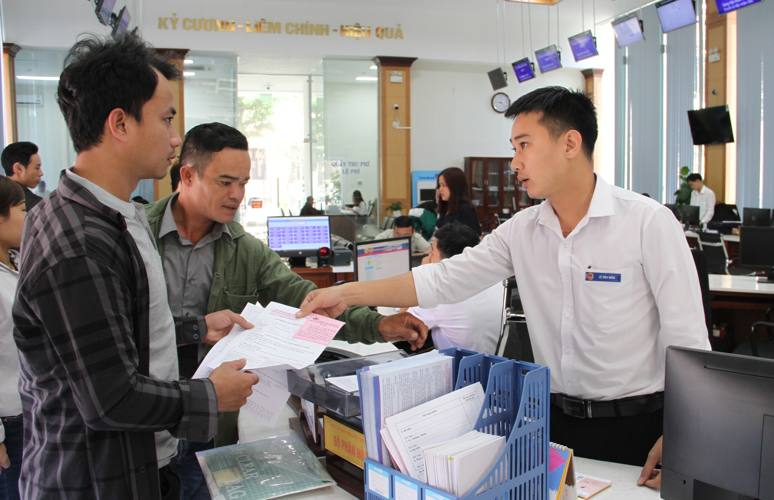 Hướng đến nền hành chính phục vụ, tạo sự hài lòng cho người dân và doanh nghiệp