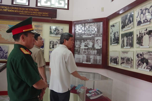 Trung tướng Đỗ Căn dâng hương tri ân Đại tướng Nguyễn Chí Thanh