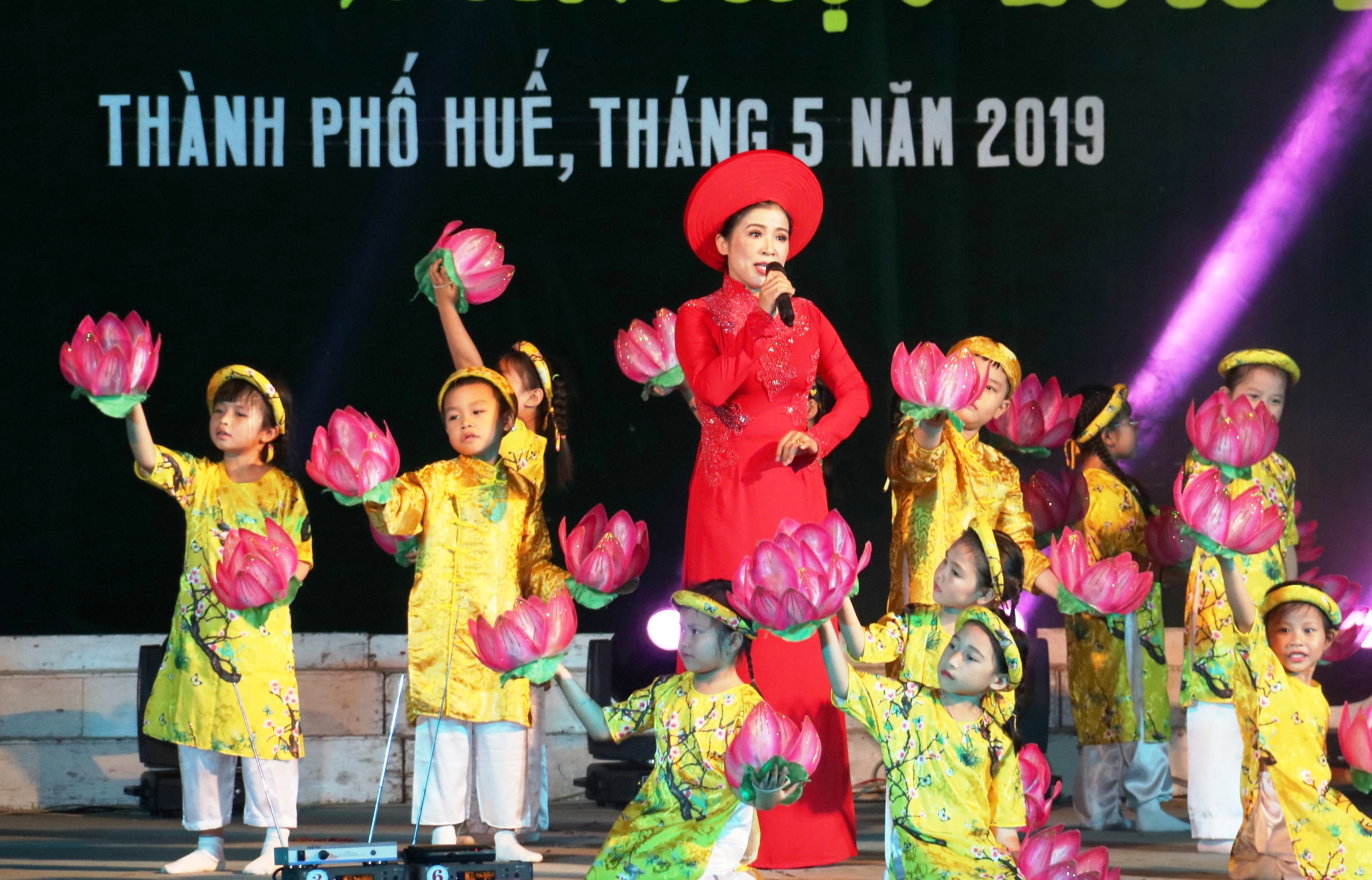 Liên hoan “Sáng tác lời mới trên làn điệu dân ca địa phương”