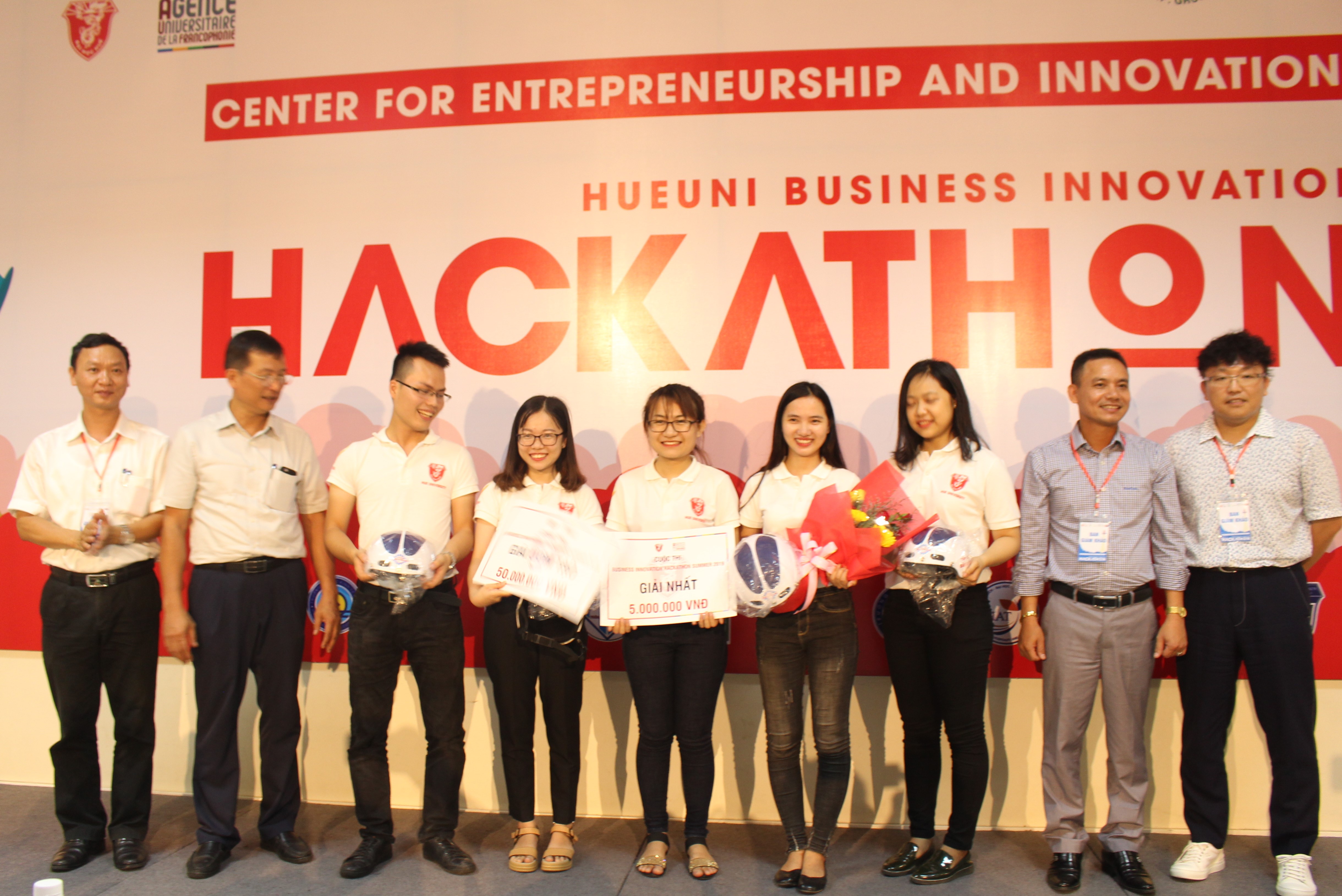 Tập đoàn Bảo Khánh đầu tư 500 triệu đồng cho dự án khởi nghiệp sinh viên cơm niêu Phước Tích